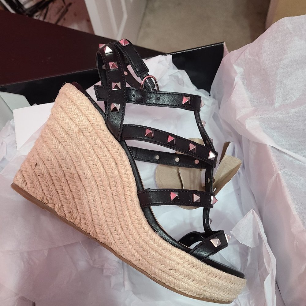 NWT Torrid SZ 9.5 Blk Stud Wedge